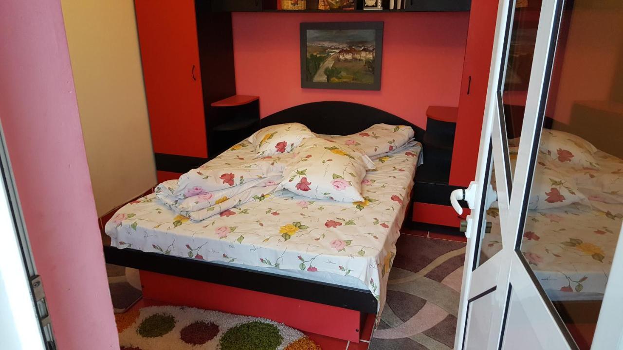 Casele Lena Bed & Breakfast Aldesti  Екстериор снимка
