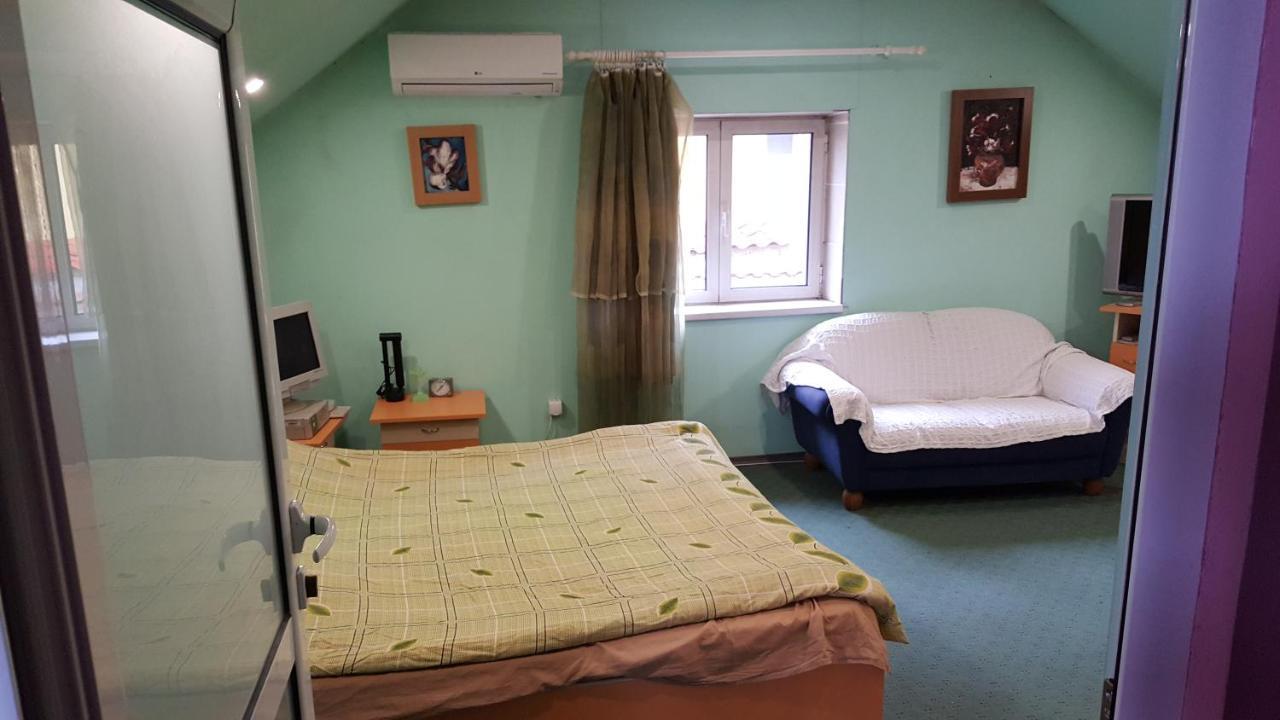 Casele Lena Bed & Breakfast Aldesti  Екстериор снимка