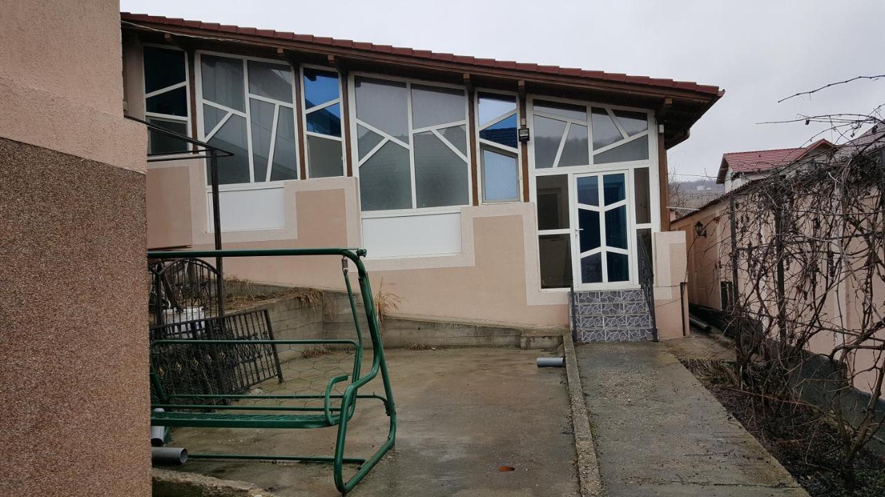 Casele Lena Bed & Breakfast Aldesti  Екстериор снимка