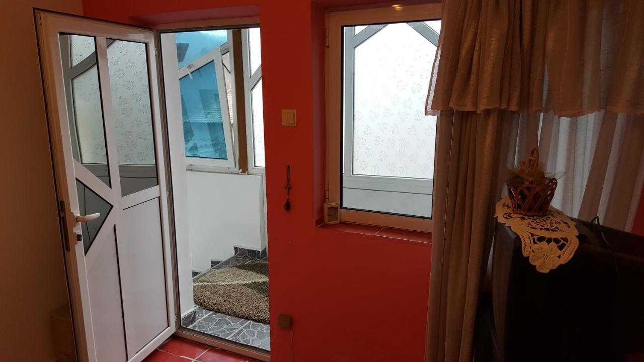 Casele Lena Bed & Breakfast Aldesti  Екстериор снимка