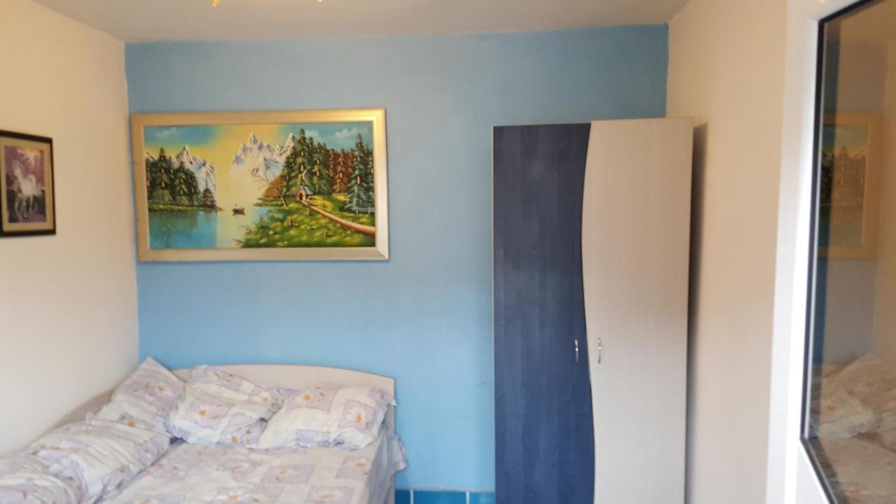 Casele Lena Bed & Breakfast Aldesti  Екстериор снимка