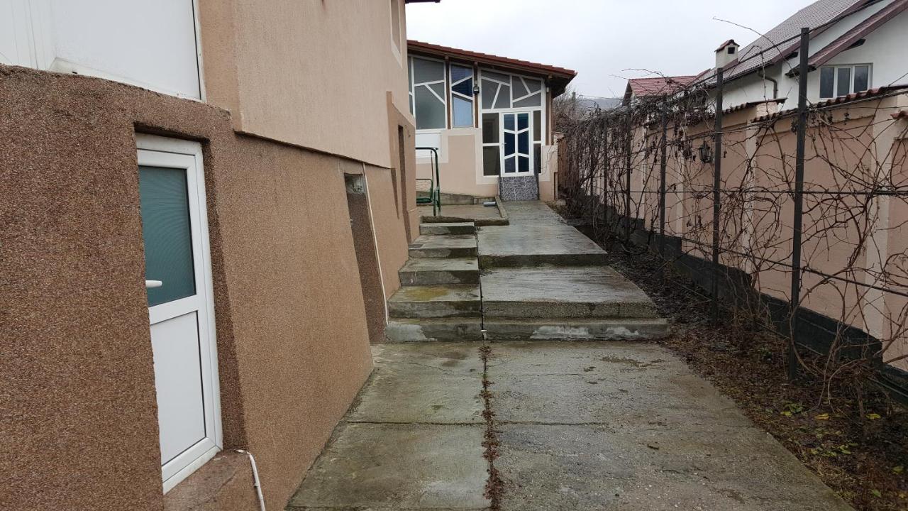 Casele Lena Bed & Breakfast Aldesti  Екстериор снимка