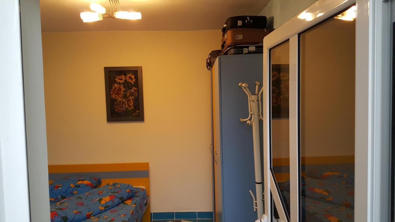 Casele Lena Bed & Breakfast Aldesti  Екстериор снимка