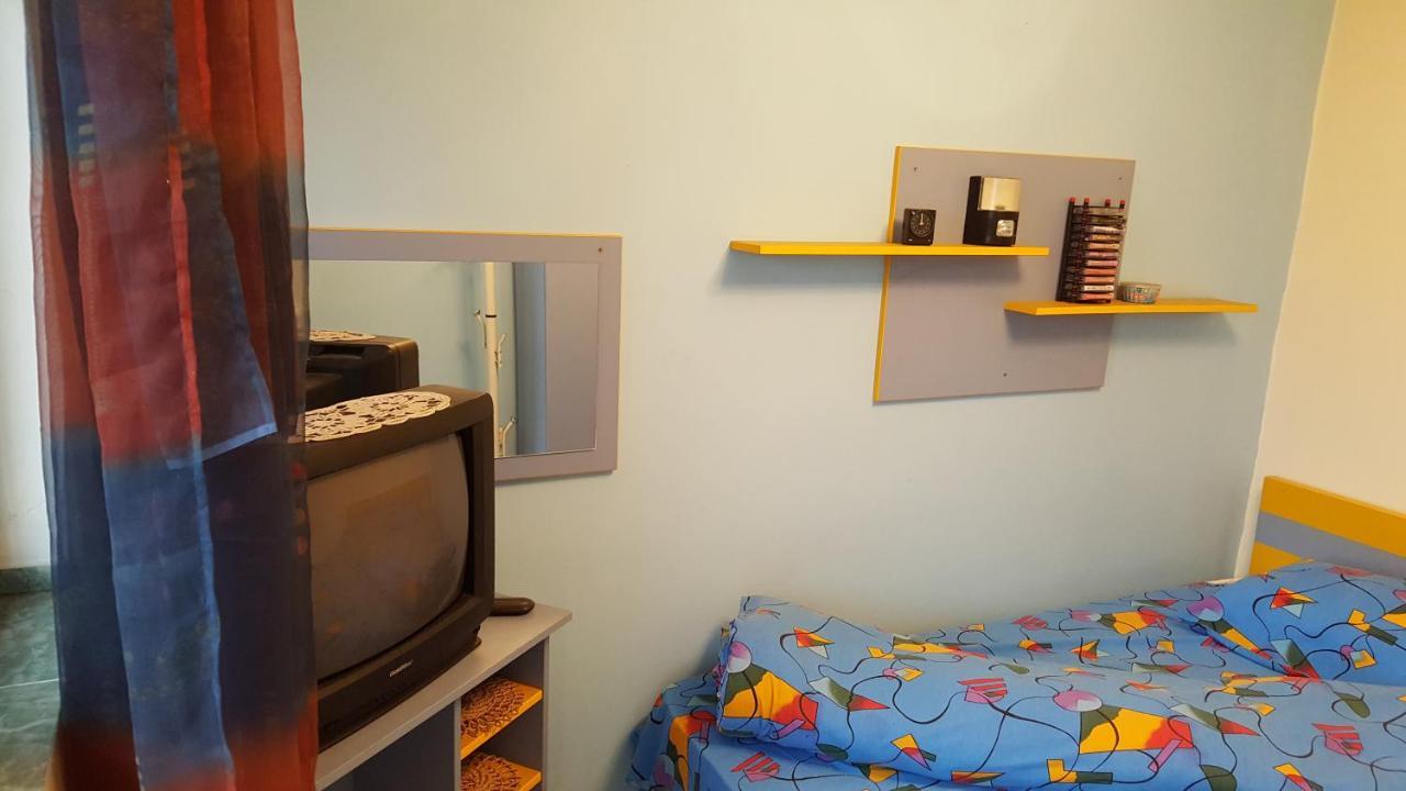 Casele Lena Bed & Breakfast Aldesti  Екстериор снимка